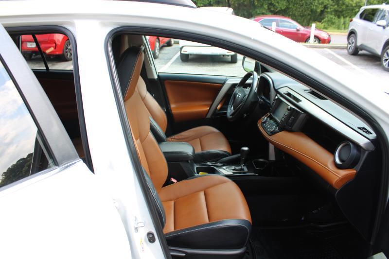 Toyota RAV4 Limited AWD (Natl) 2017