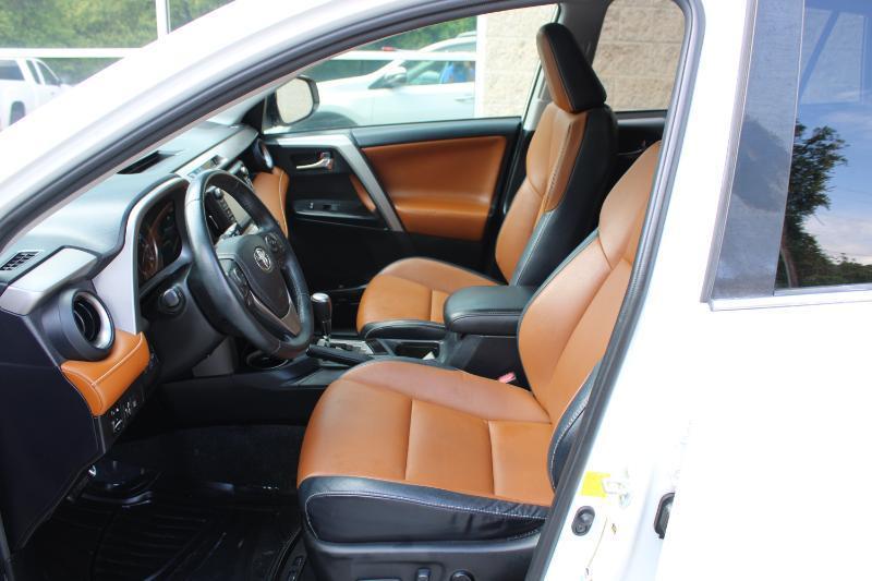 Toyota RAV4 Limited AWD (Natl) 2017