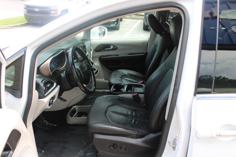 Chrysler Pacifica Touring L FWD 2019