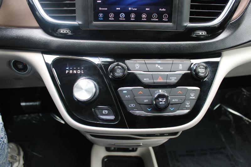 Chrysler Pacifica Touring L FWD 2019