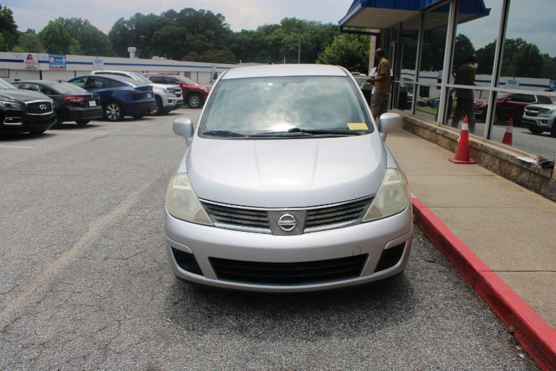 Nissan Versa 5dr HB I4 CVT 1.8 SL *Ltd Avail* 2009