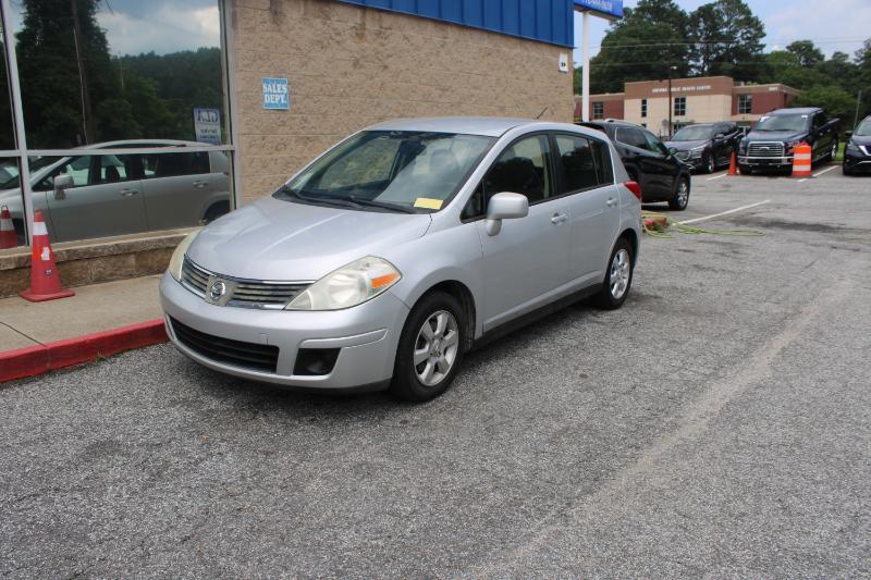 Nissan Versa 5dr HB I4 CVT 1.8 SL *Ltd Avail* 2009