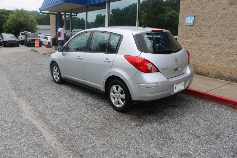 Nissan Versa 5dr HB I4 CVT 1.8 SL *Ltd Avail* 2009