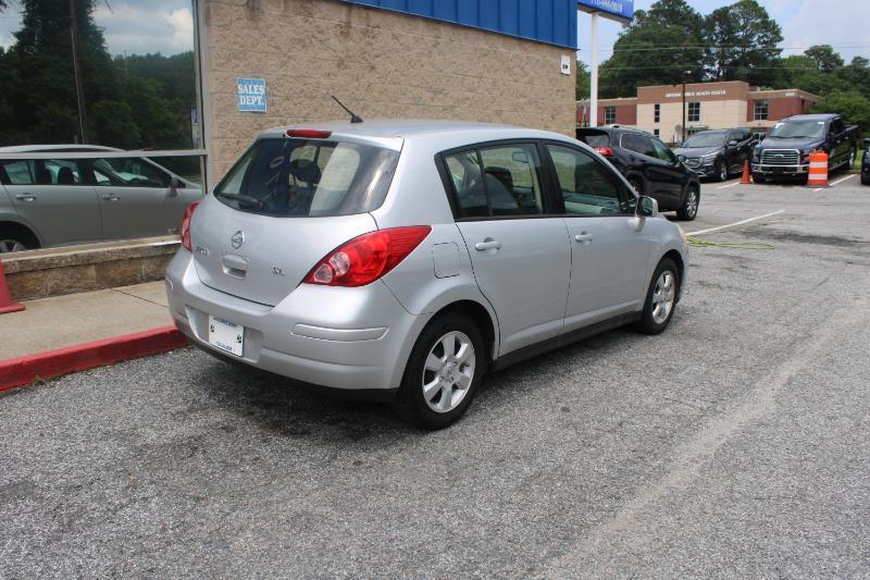 Nissan Versa 5dr HB I4 CVT 1.8 SL *Ltd Avail* 2009