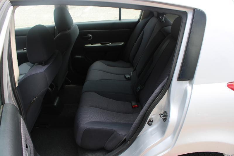 Nissan Versa 5dr HB I4 CVT 1.8 SL *Ltd Avail* 2009