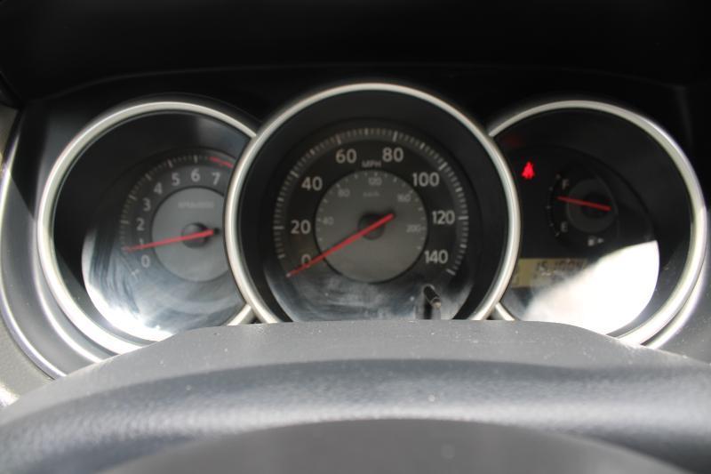 Nissan Versa 5dr HB I4 CVT 1.8 SL *Ltd Avail* 2009