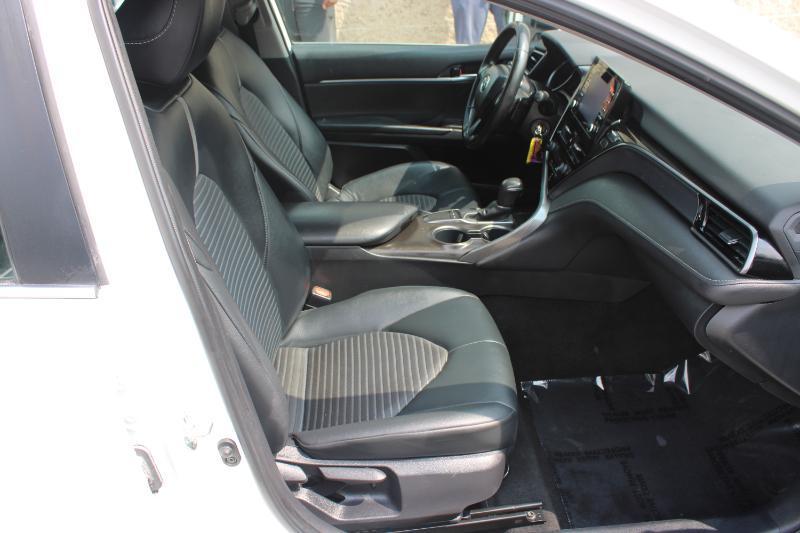 Toyota Camry SE Auto (Natl) 2024