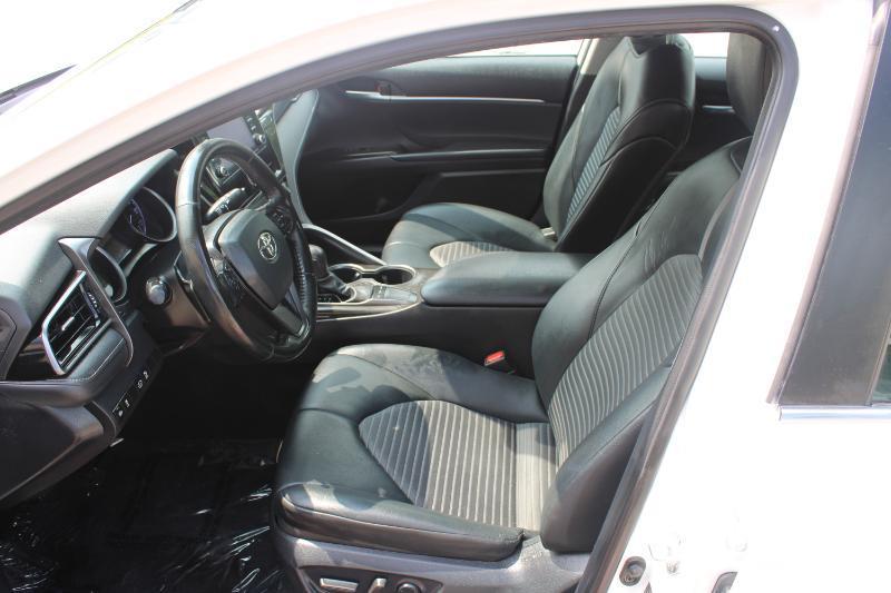 Toyota Camry SE Auto (Natl) 2024