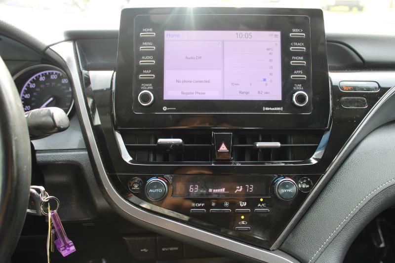 Toyota Camry SE Auto (Natl) 2024