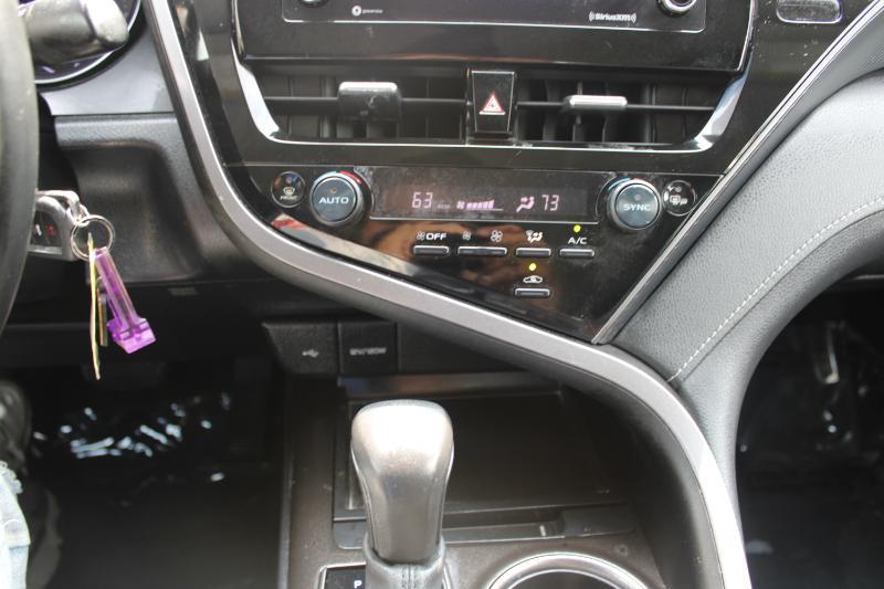 Toyota Camry SE Auto (Natl) 2024