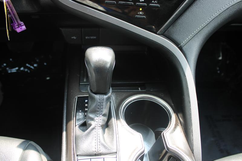 Toyota Camry SE Auto (Natl) 2024