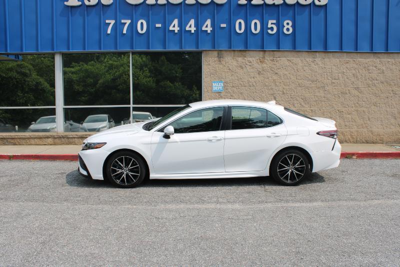 Toyota Camry SE Auto (Natl) 2024