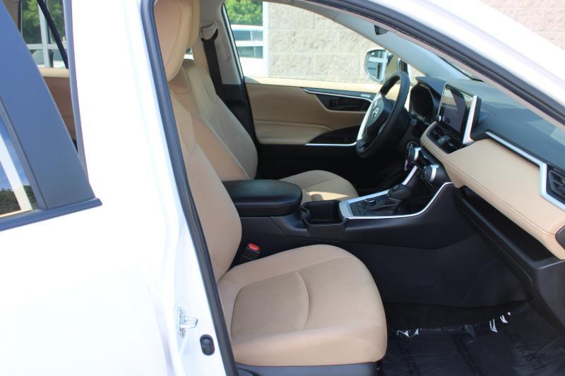 Toyota RAV4 Hybrid LE AWD (Natl) 2024