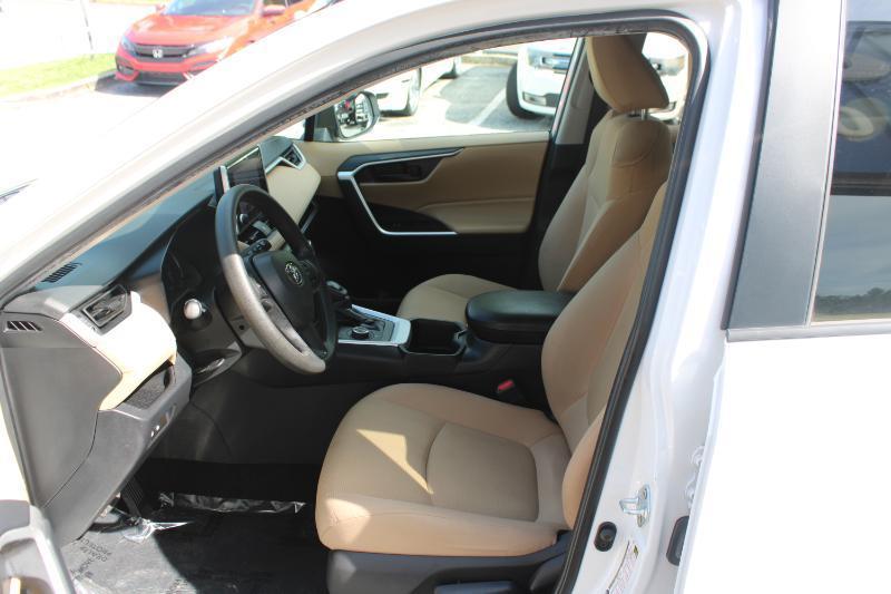 Toyota RAV4 Hybrid LE AWD (Natl) 2024