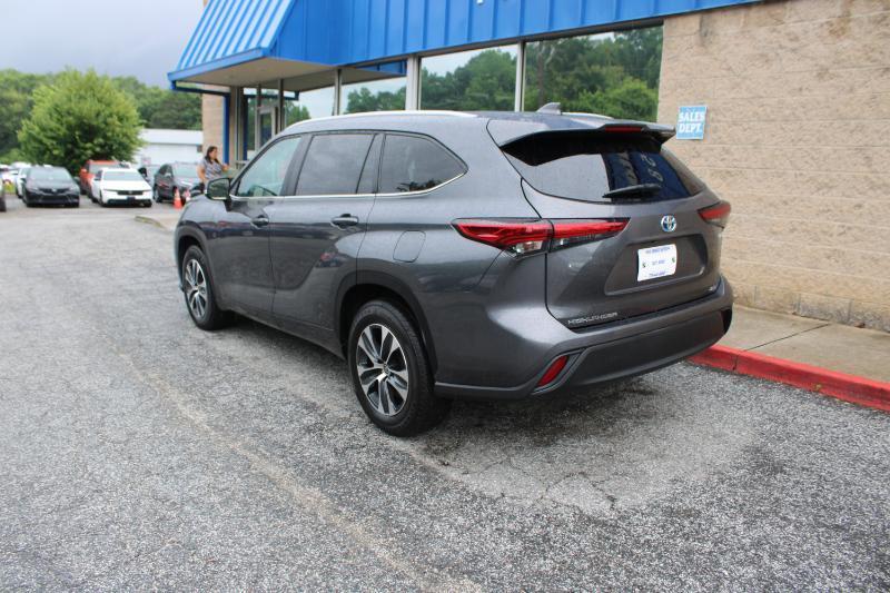 Toyota Highlander Hybrid XLE FWD (Natl) 2023