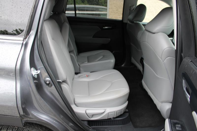 Toyota Highlander Hybrid XLE FWD (Natl) 2023