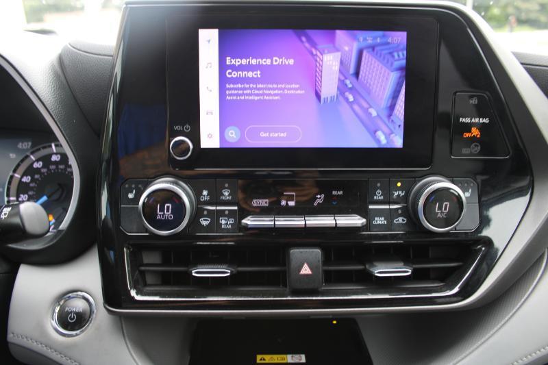 Toyota Highlander Hybrid XLE FWD (Natl) 2023