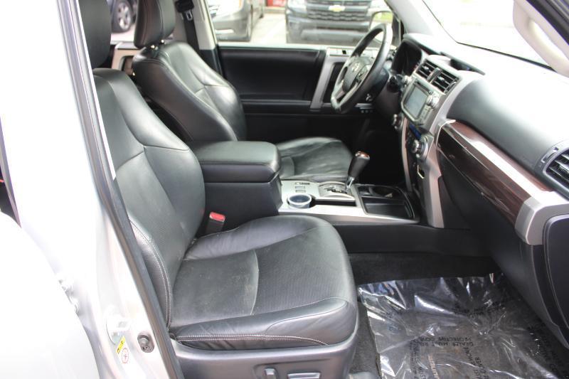 Toyota 4Runner SR5 Premium 2WD (Natl) 2018