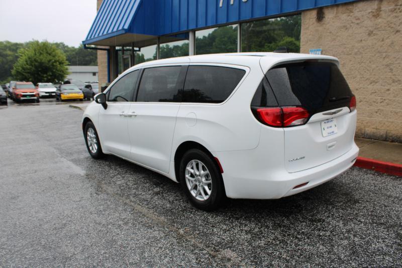 Chrysler Voyager LX FWD 2021