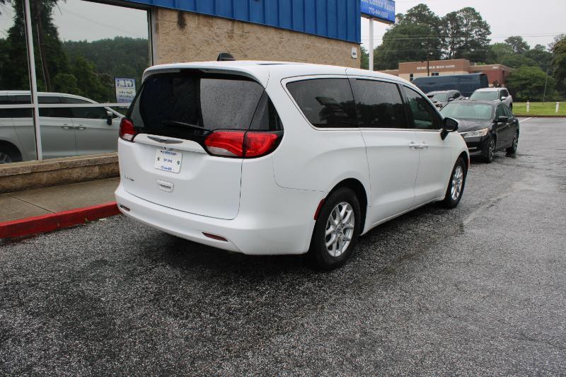 Chrysler Voyager LX FWD 2021