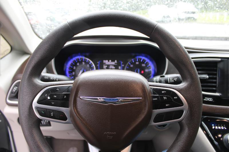 Chrysler Voyager LX FWD 2021