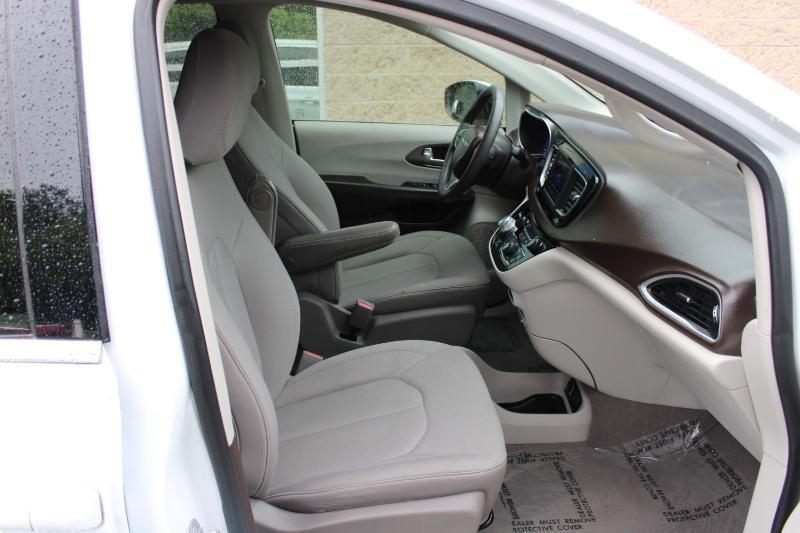 Chrysler Voyager LX FWD 2021