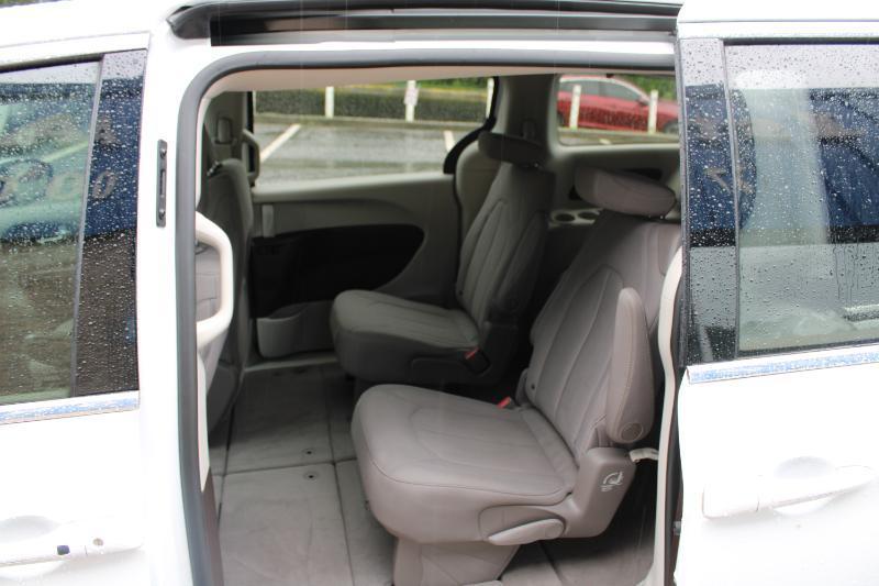 Chrysler Voyager LX FWD 2021