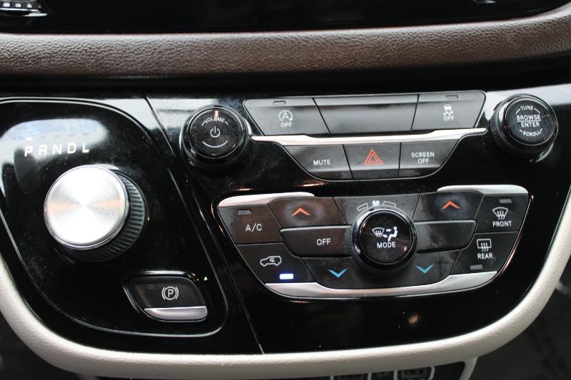 Chrysler Voyager LX FWD 2021
