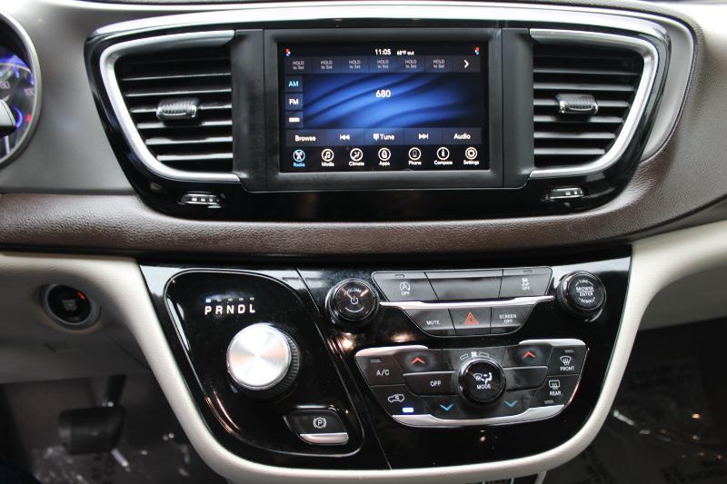Chrysler Voyager LX FWD 2021