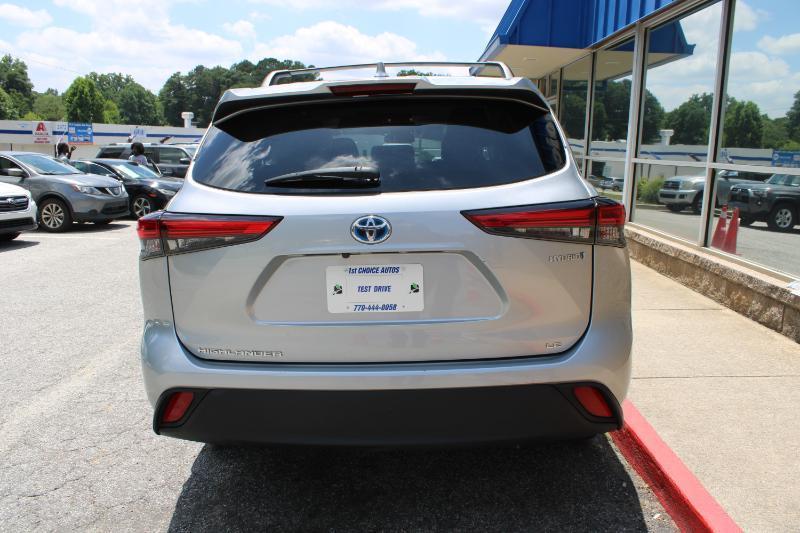 Toyota Highlander Hybrid LE FWD (Natl) 2021
