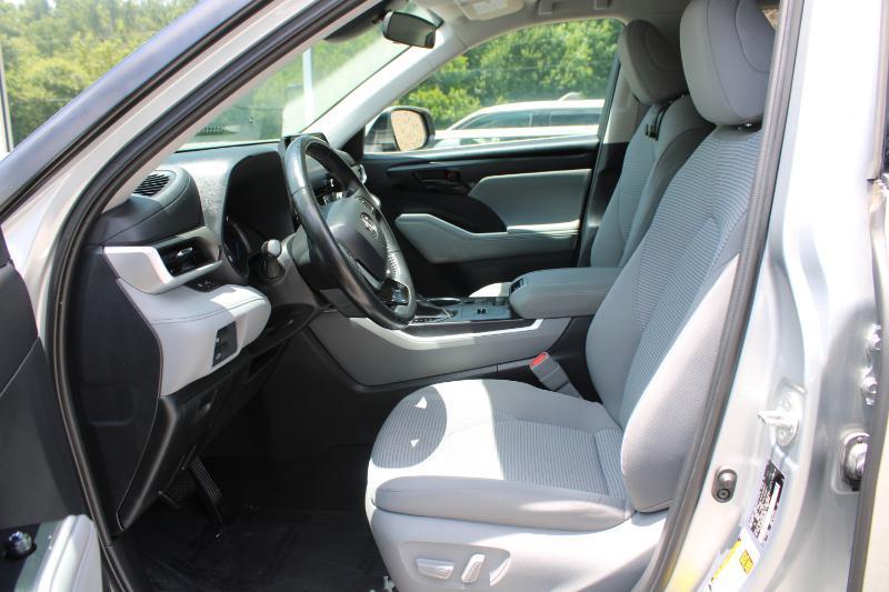 Toyota Highlander Hybrid LE FWD (Natl) 2021