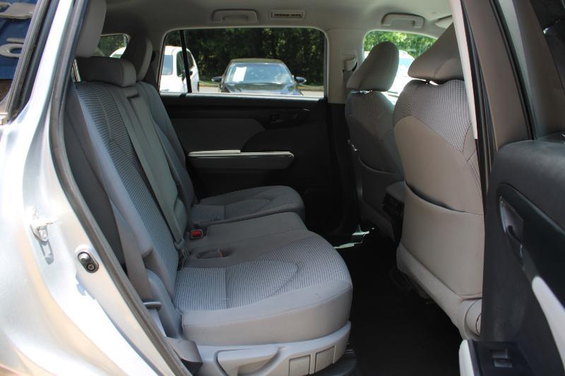 Toyota Highlander Hybrid LE FWD (Natl) 2021