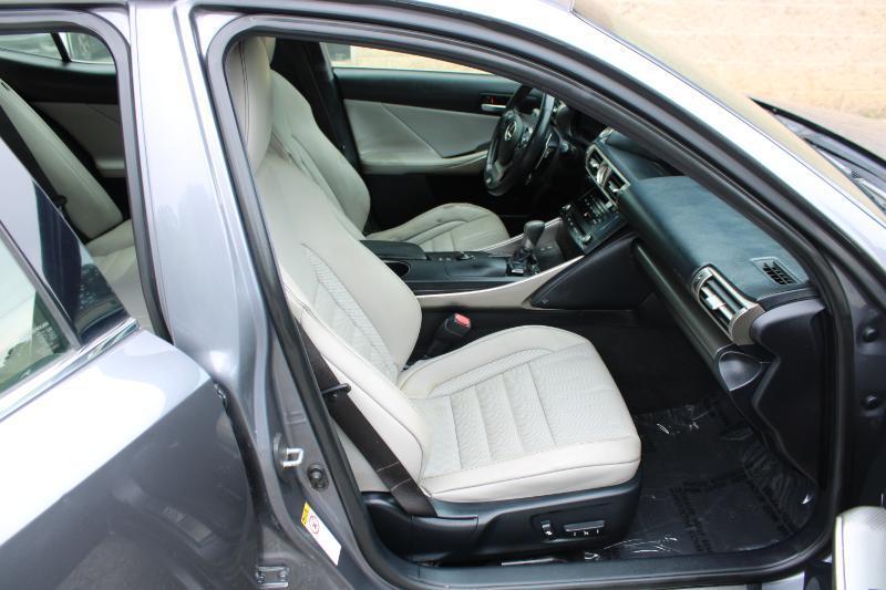 Lexus IS 250 4dr Sport Sdn RWD 2015
