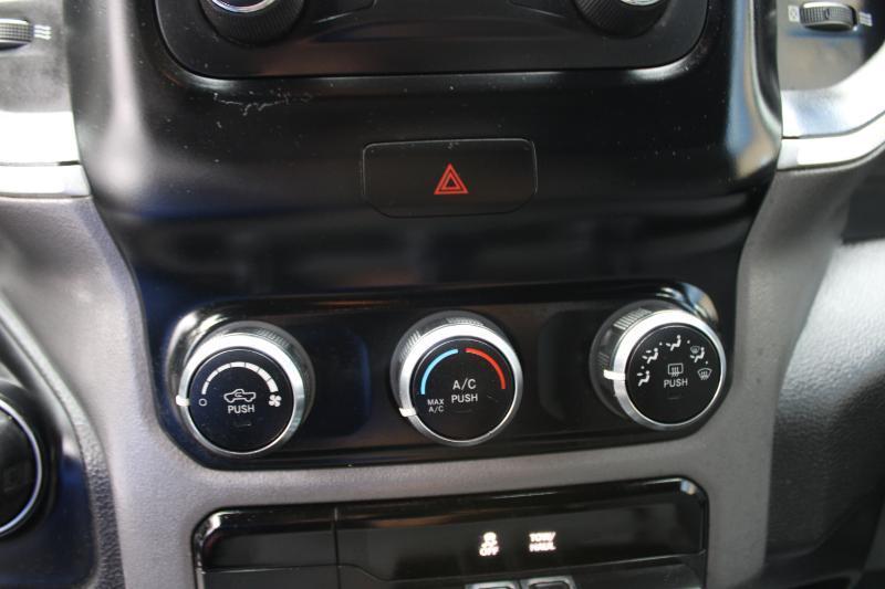 RAM 1500 Big Horn 4x2 Quad Cab 6'4" Box 2021