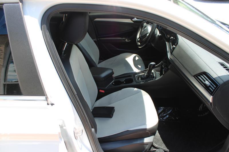 Volkswagen Jetta R-Line Auto w/SULEV 2020