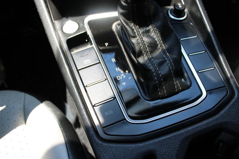 Volkswagen Jetta R-Line Auto w/SULEV 2020