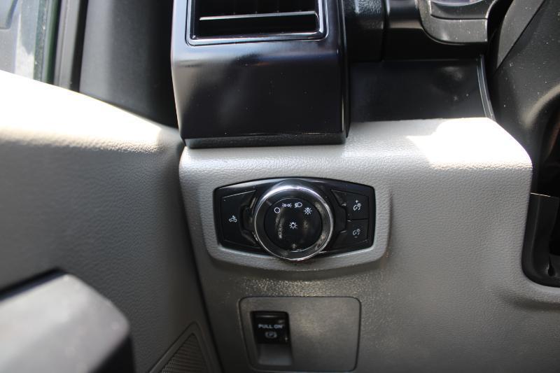 Ford F-150 XLT 2WD Reg Cab 8' Box 2017