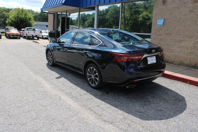 Toyota Avalon 4dr Sdn XLE Premium (Natl) 2016