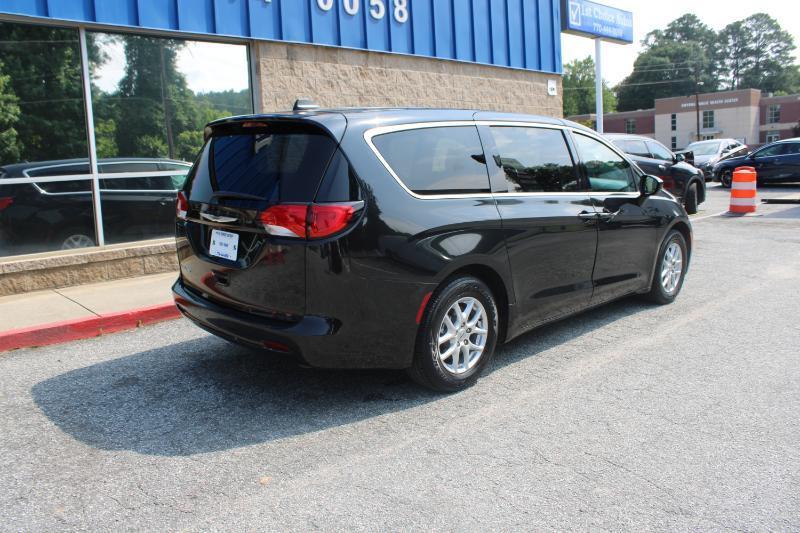 Chrysler Voyager LX FWD 2022