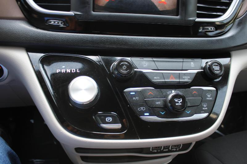 Chrysler Voyager LX FWD 2022
