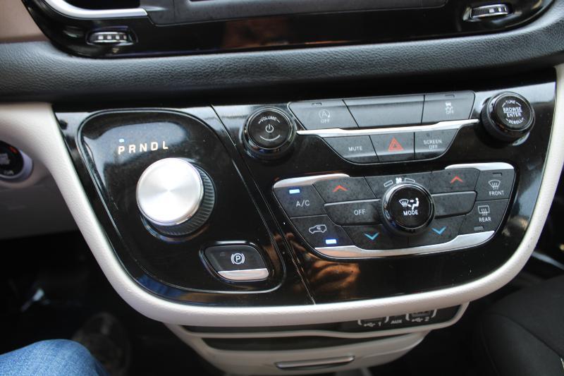 Chrysler Voyager LX FWD 2022
