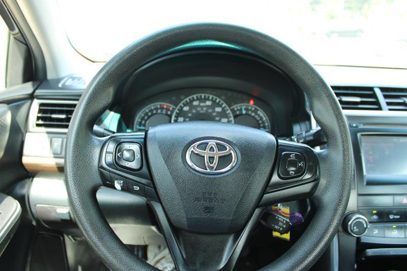 Toyota Camry 4dr Sdn I4 Auto XLE (Natl) 2015