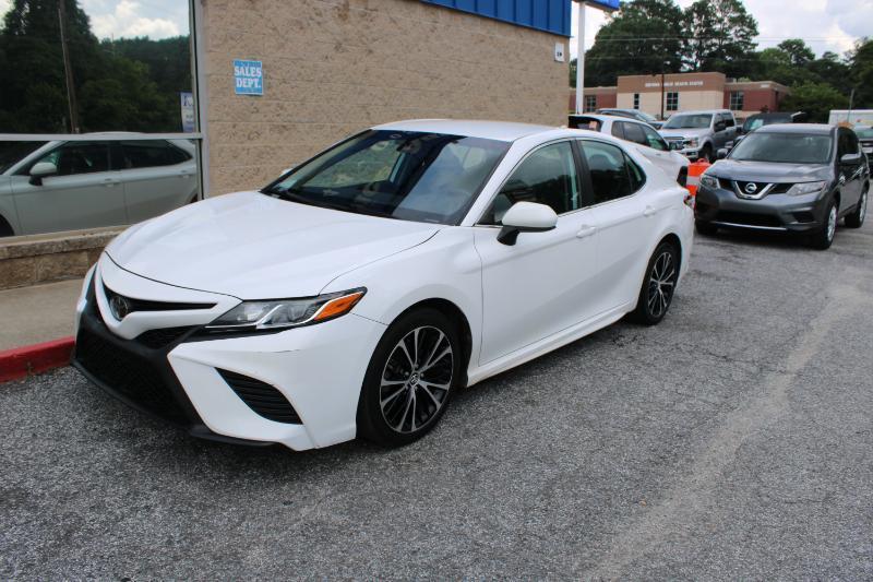 Toyota Camry SE Auto (Natl) 2020