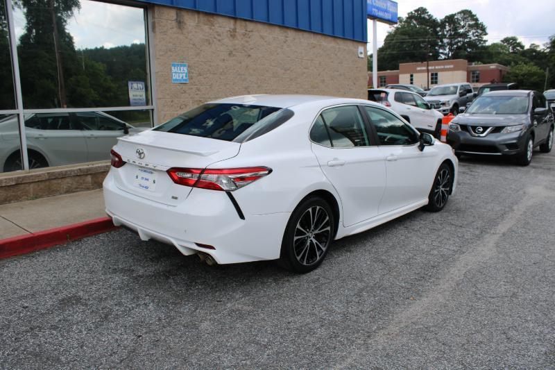 Toyota Camry SE Auto (Natl) 2020