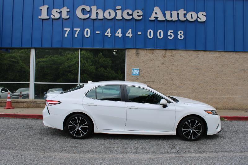 Toyota Camry SE Auto (Natl) 2020