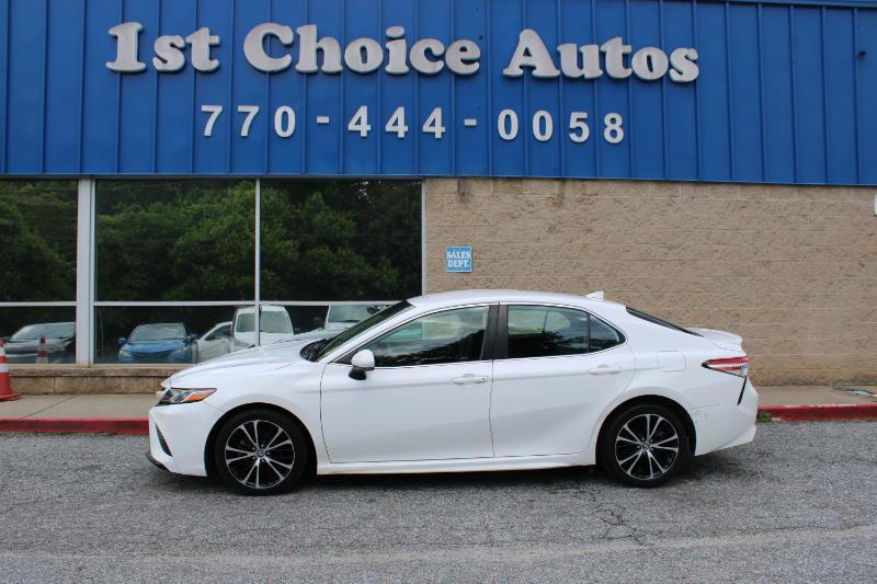 Toyota Camry SE Auto (Natl) 2020