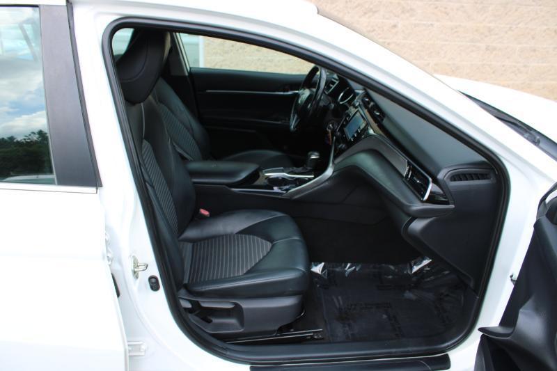 Toyota Camry SE Auto (Natl) 2020