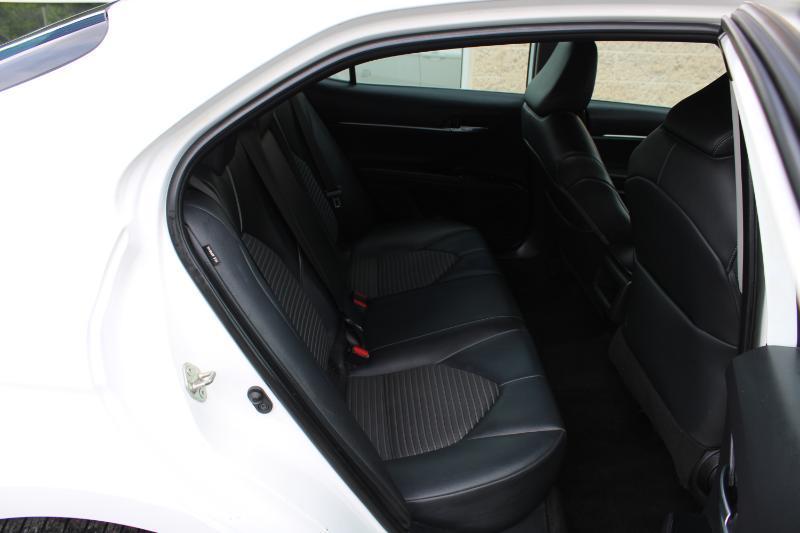 Toyota Camry SE Auto (Natl) 2020