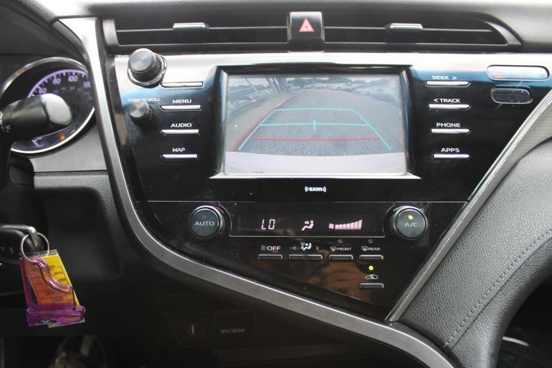Toyota Camry SE Auto (Natl) 2020