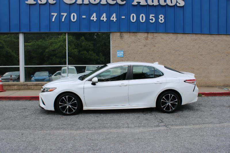 Toyota Camry SE Auto (Natl) 2020